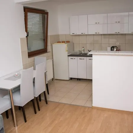 Vesna アパート ドボイ